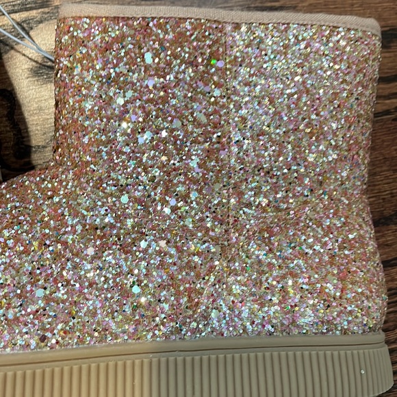 Cat and Jack Boots, Brand New, Size 5.  (63) - Picture 9 of 12